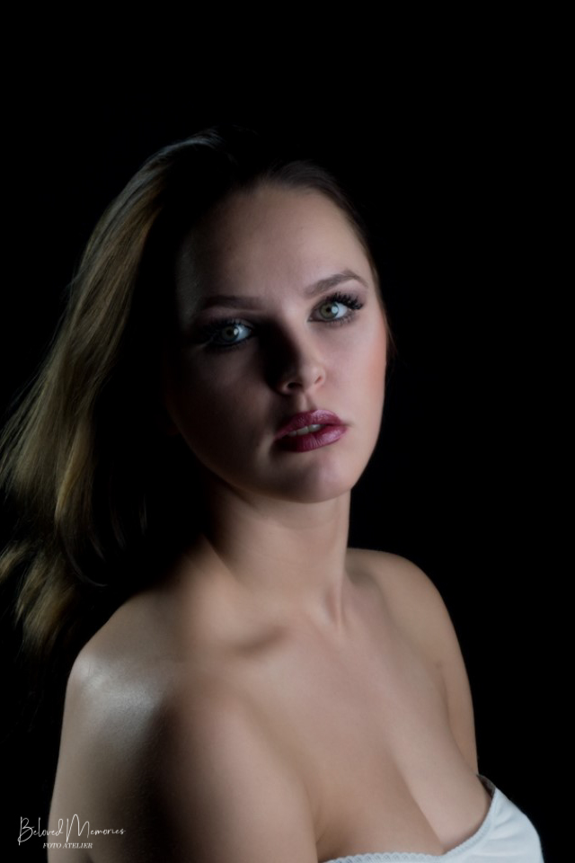 Read more about the article 2019-04-17: Nieuwe portret-foto toegevoegd aan het album Portret/Glamour