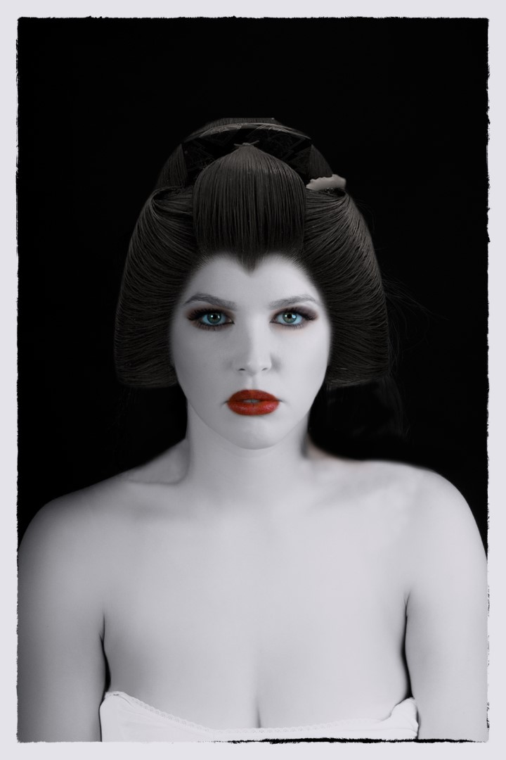 Read more about the article Photo-Art: Marloes bewerkt tot Geisha.