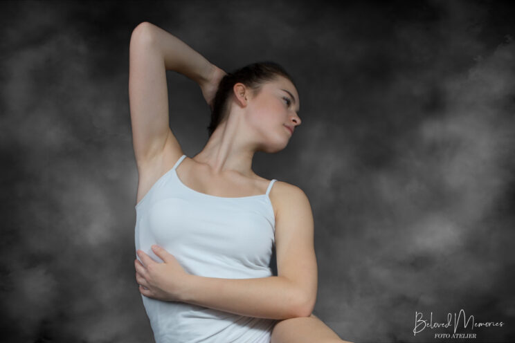 Ballet-dancer Isis within smoke